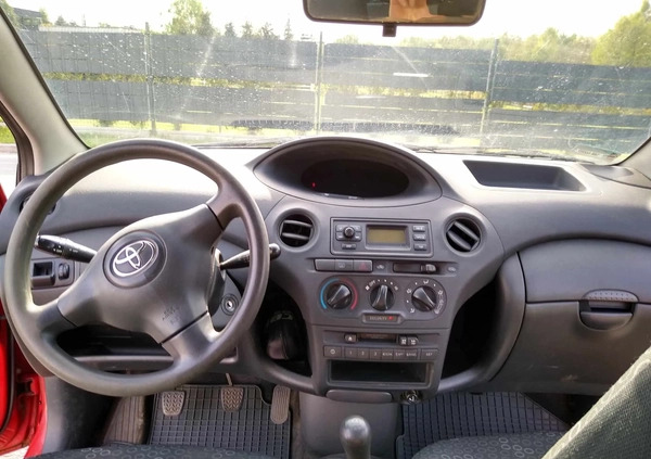 Toyota Yaris cena 6400 przebieg: 190000, rok produkcji 2005 z Katowice małe 137